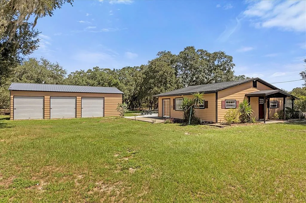 3 bed, 2.0 bath, 1696 sqft, $2,450 — Photo 3