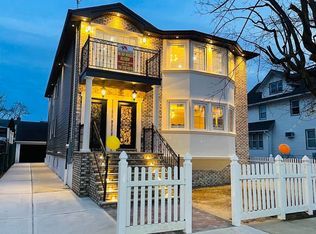 141-17 250th St #2, Rosedale, NY 11422