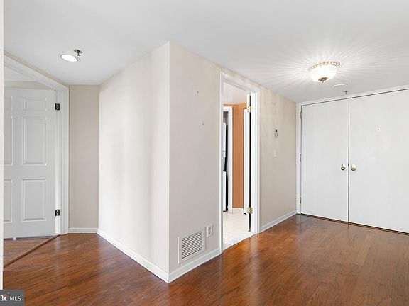 3rd image of 1100 Lovering Ave APT 108
