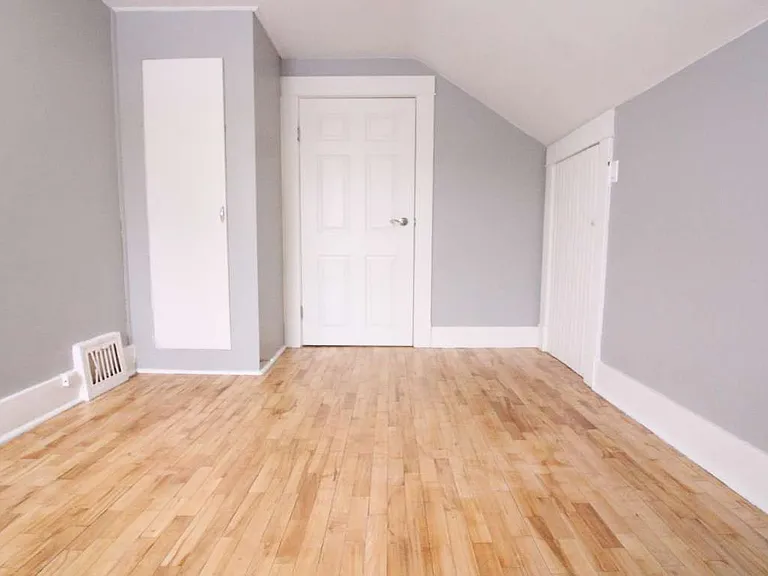 39 Empress Ave N #1 — Photo 6