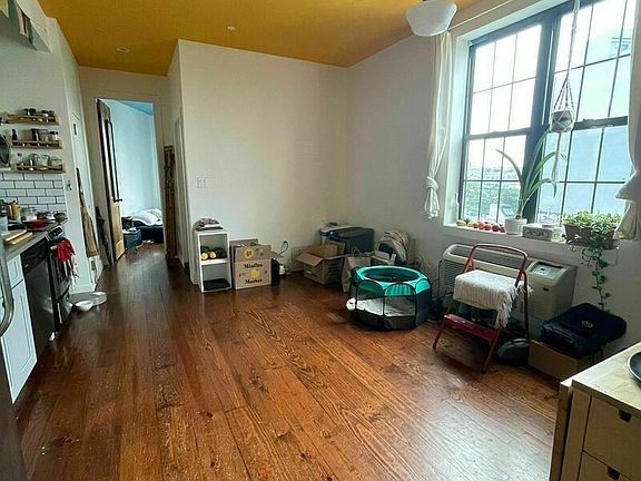2nd image of 25 Spencer Pl #6C