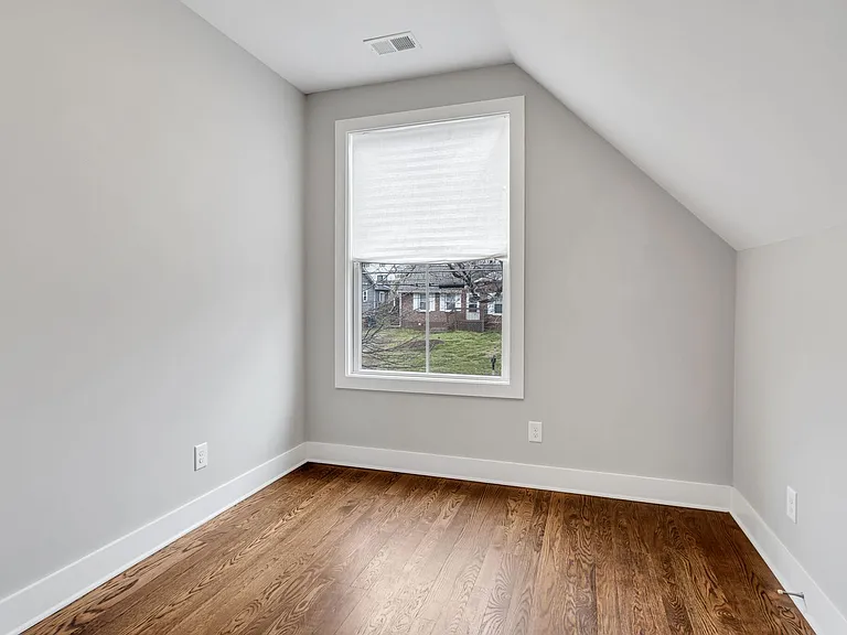 509A Moore Ave — Photo 20