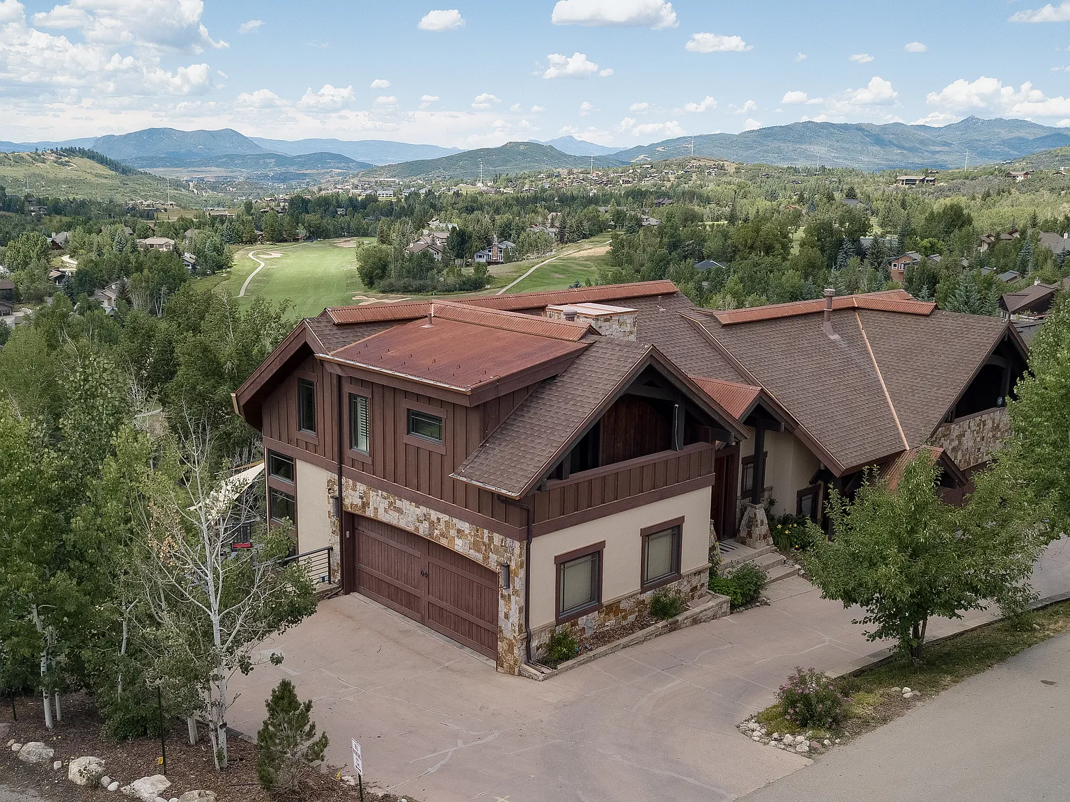4 bed, 4.5 bath, 3698 sqft, $25,000 — Photo 3