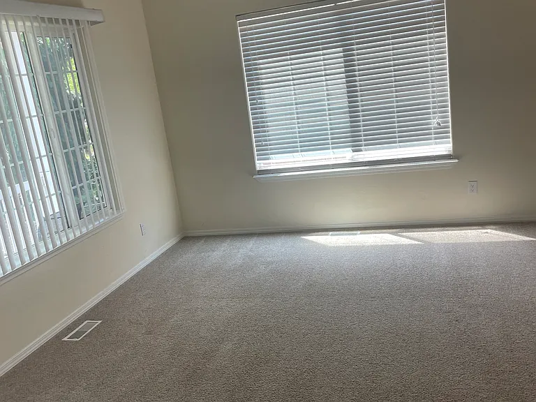 170 E Carver Dr — Photo 18