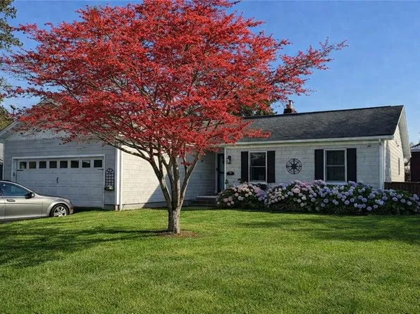 9 Mystic Ave E, Riverside, RI 02915