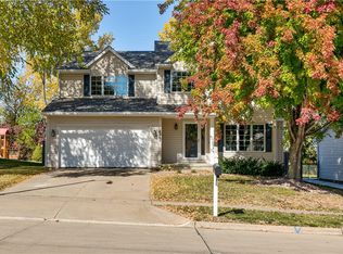 6343 Sutton Dr, Urbandale, IA 50322