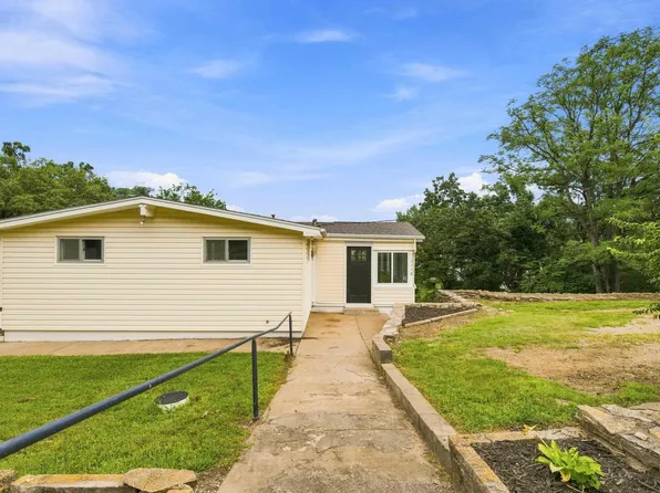 3116 Oak Shores Rd, Manhattan, KS 66503