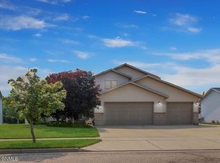 2108 Santa Barbara Dr, Bismarck, ND 58504