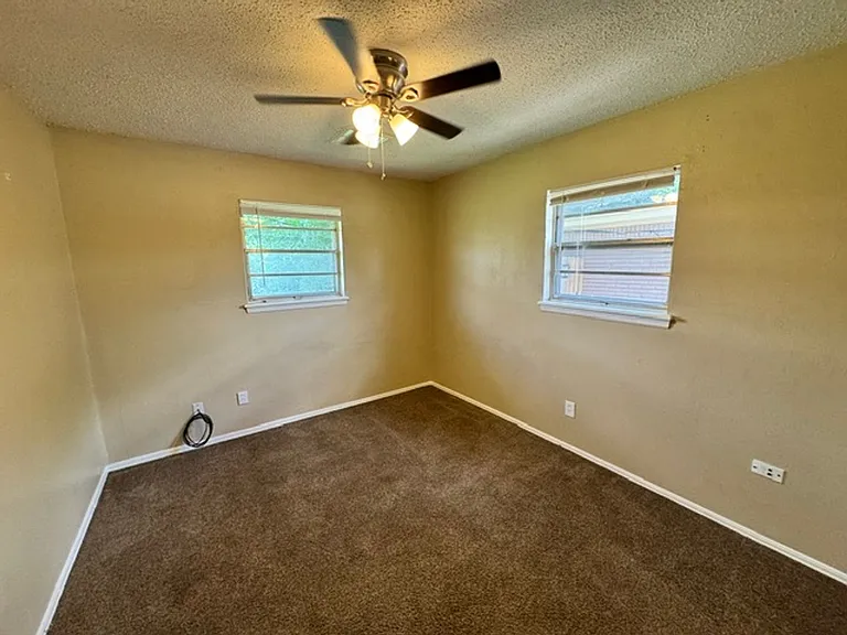 712 N Janeway Ave — Photo 4