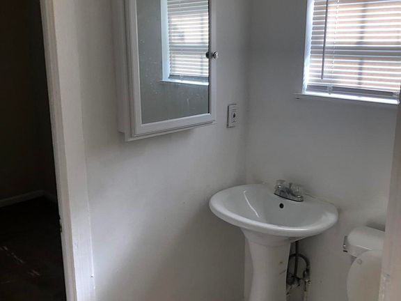 5th image of 3701 Fleet St