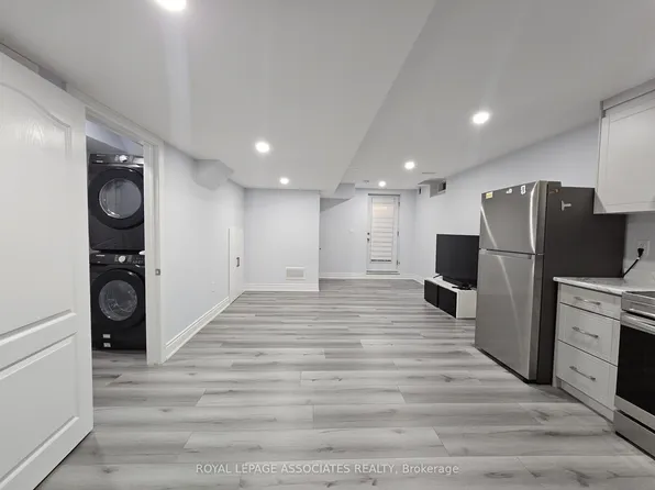 131 Lloyd Sanderson Dr #Basement, Brampton, ON L6Y 0Z8