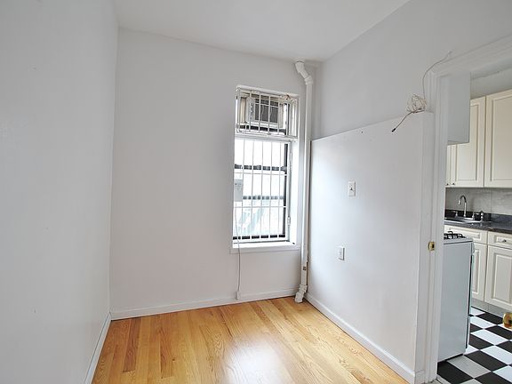 4th image of 37 1/2 Saint Marks Pl APT E2