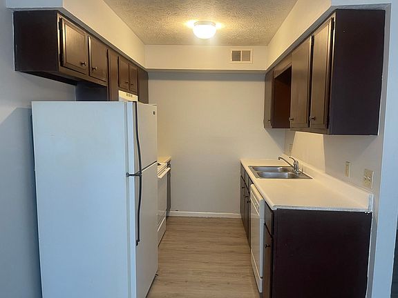 4th image of 3465 S Campbell Ave #45