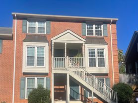 200 E Cloverhurst Ave