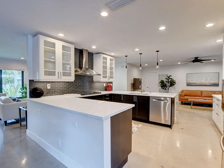 1440 NW 12th Way — Photo 7
