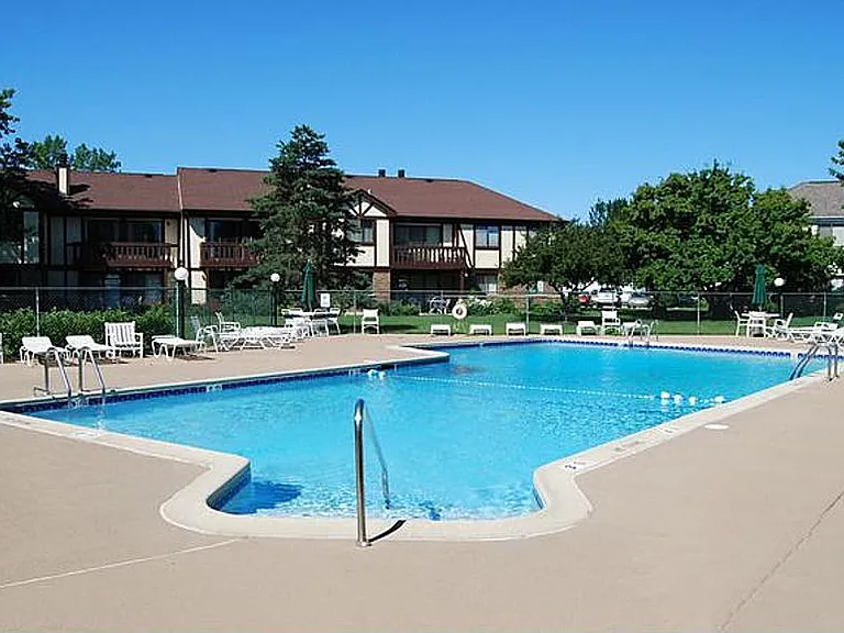 1054 Deerpath Ct — Photo 15