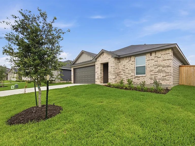 40810 Hawthorne Glades St — Photo 3