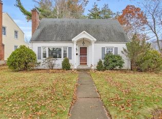4 Shadow Ln, West Hartford, CT 06110