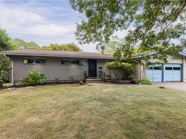 11 Guzeika Rd, North Kingstown, RI 02852