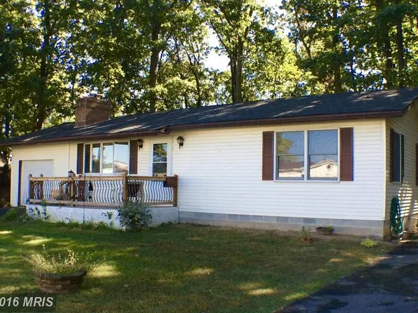 398 Parry Dr, Falling Waters, WV 25419