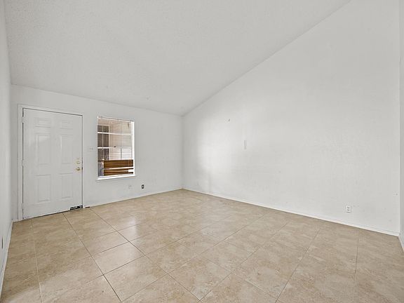 4th image of 8711 Pineridge Dr