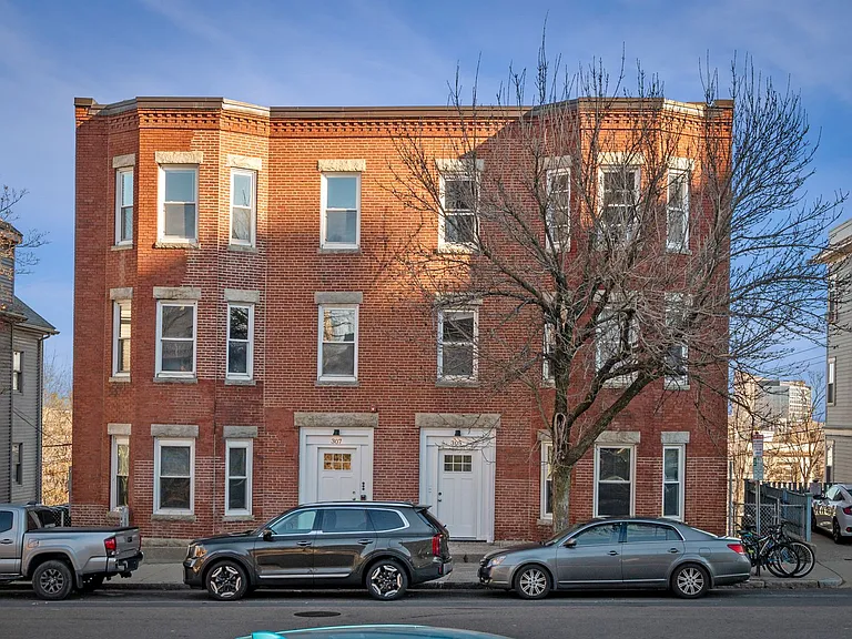 305-307 Medford St — Photo 13