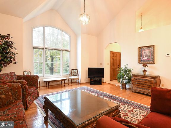 4th image of 10100 Fullerton Ct