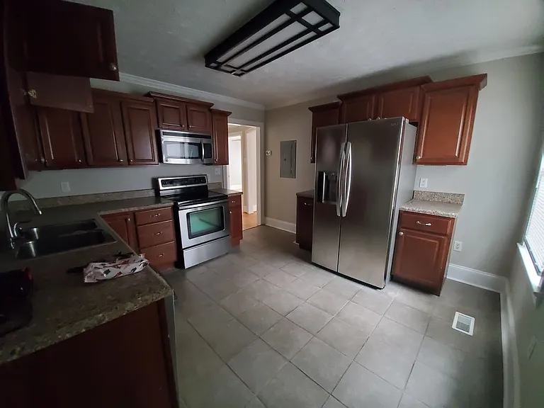 213 Brainerd Ave — Photo 9