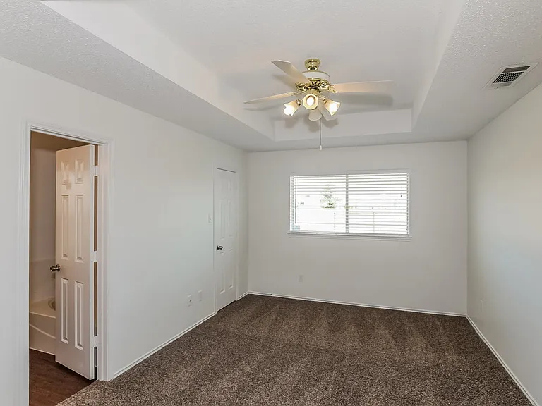 1349 Meadow Creek Dr — Photo 8