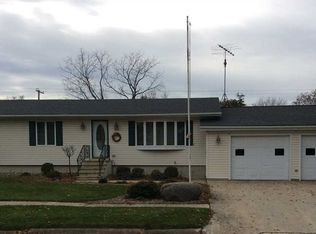 504 W Main St, Calmar, IA 52132