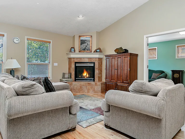 2315 E Conner St — Photo 5
