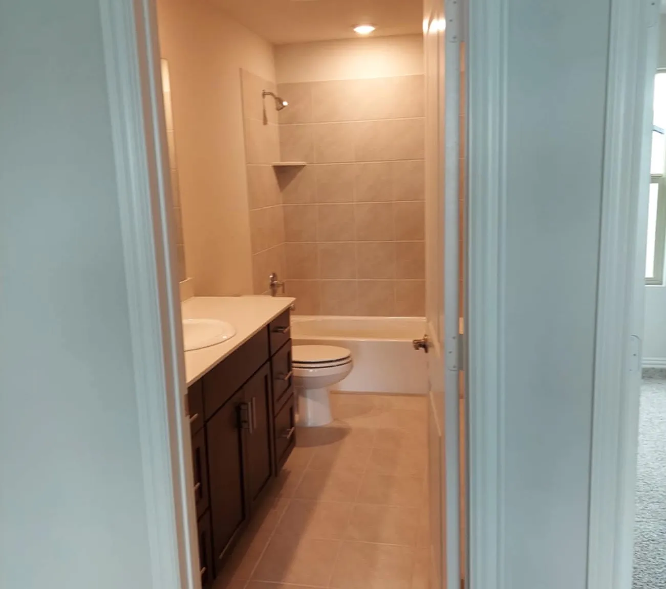 4 bed, 1981 sqft, $2,450 — Photo 3