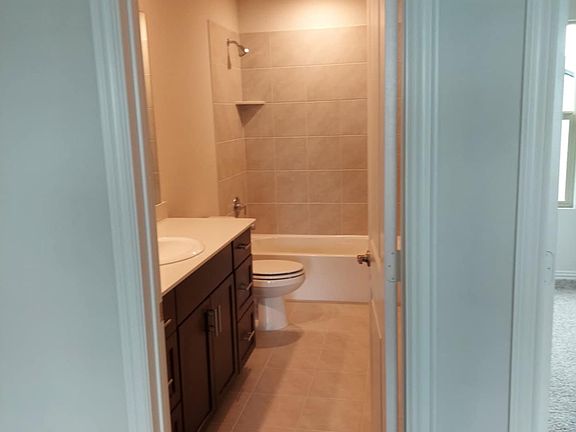 3rd image of 1617 Briar Hunt Dr