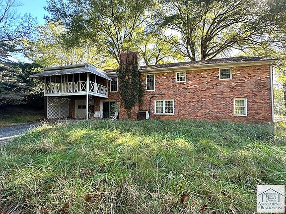 3rd image of 1008 River Forest Pl