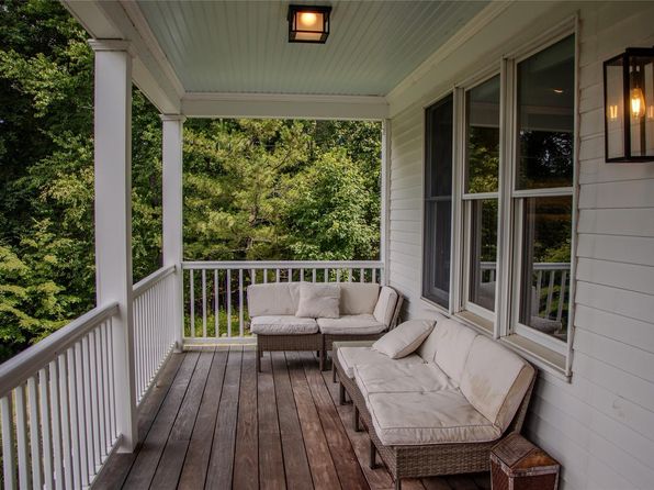 14 Ledge Rock Ct