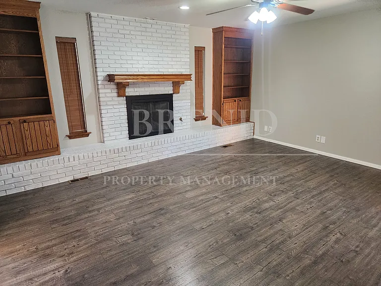 423 Oakdale Dr — Photo 4