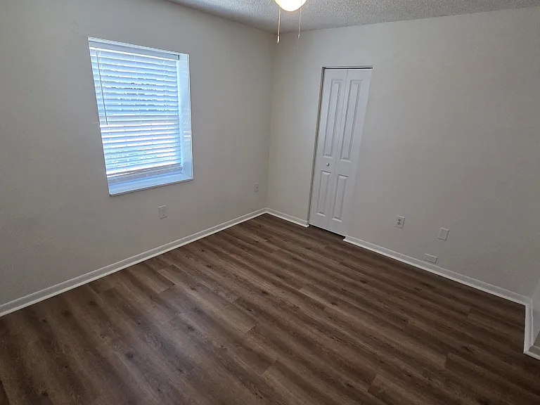 915 Ariana Apartment Community — Photo 31