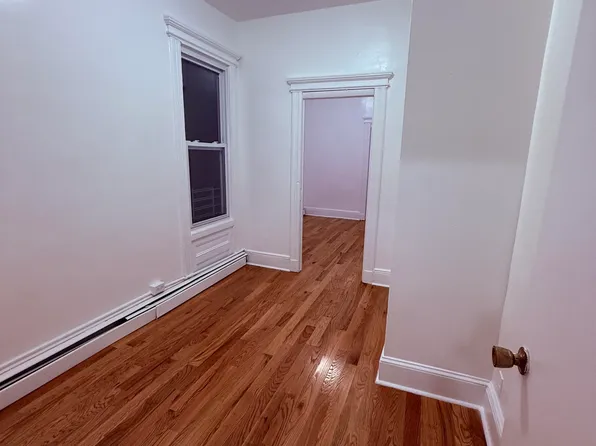 110 Duncan Avenue image 6 of 19