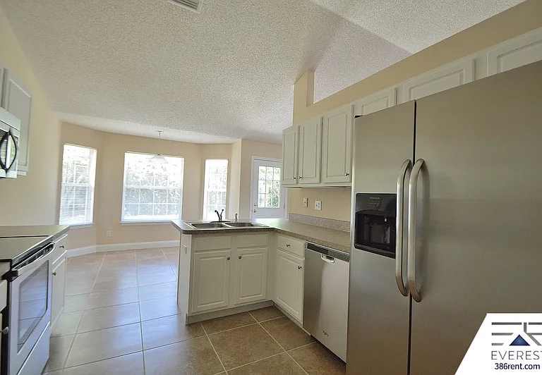 30 Lancelot Dr — Photo 15