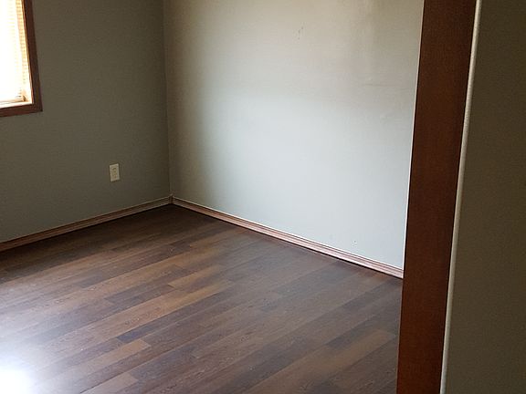 5th image of 7704 W 67th St