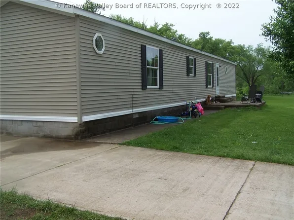 78 Country Club Rd, Pt Pleasant, WV 25550