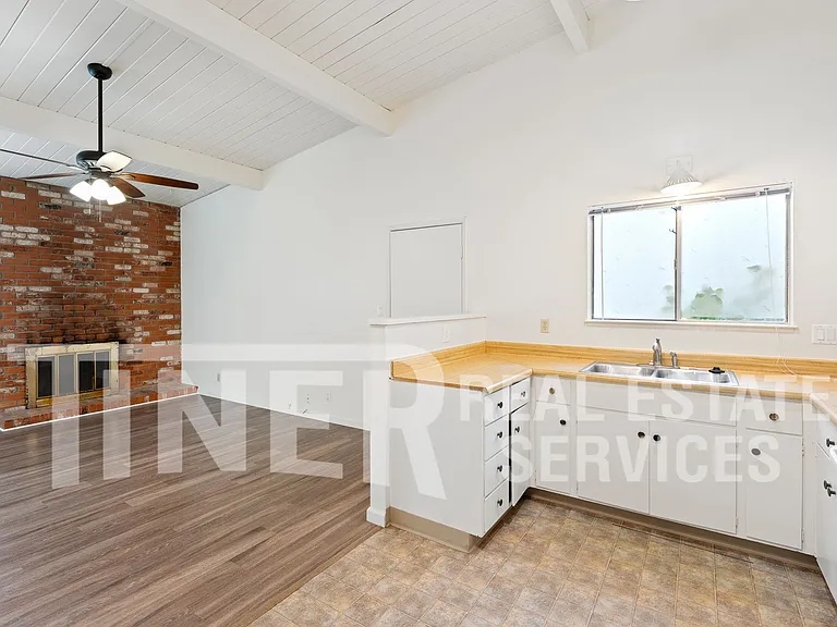 1630 Cindy Cir — Photo 5
