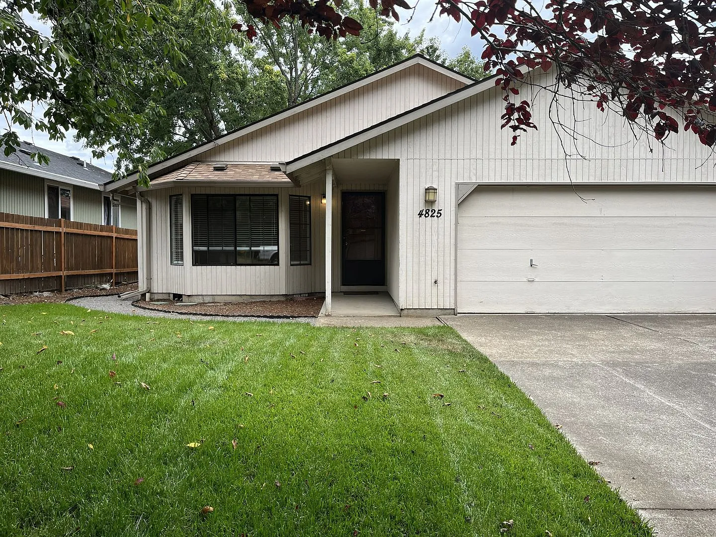 Comfortable Single-Level Living in Southwest Portland with Vaulted Ceilings, Spacious Backyard & ... — Photo 1