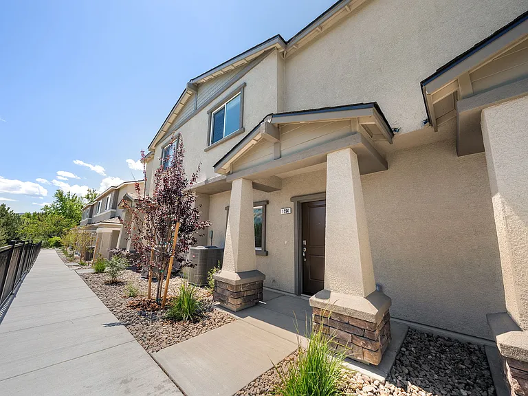 1594 Grazer Way — Photo 3
