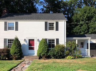 180 Lawnacre Dr, Cranston, RI 02920