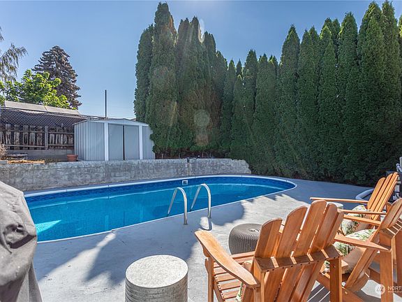 4th image of 425 N Larch Avenue