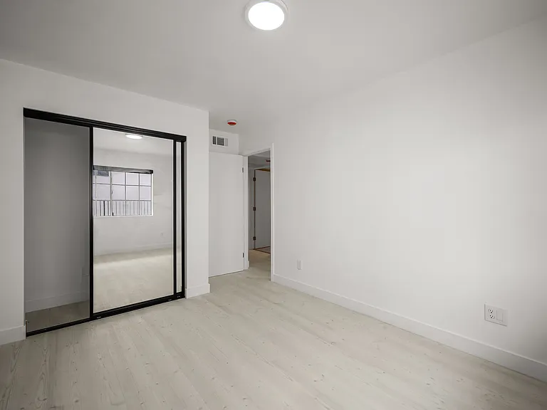 920 Everett St #2 — Photo 11