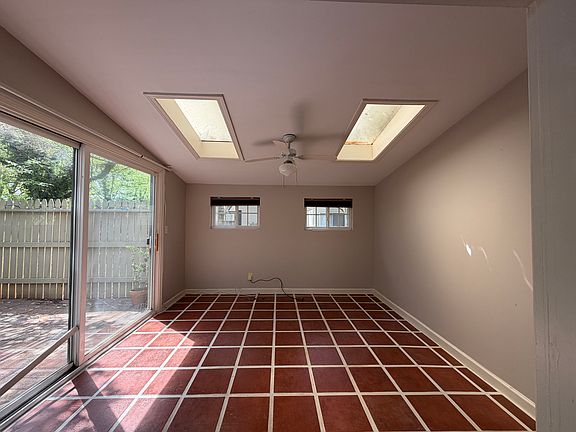 5th image of 5945 Quail Hollow Rd APT A