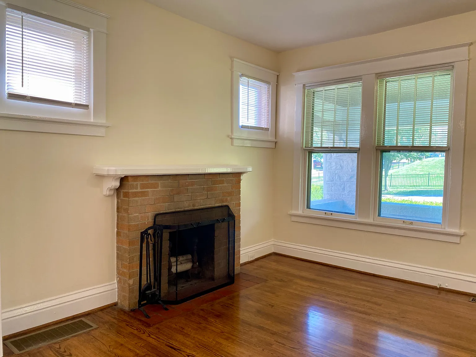 2 bed, 1100 sqft, $1,995 — Photo 4