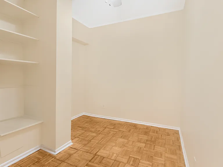 529 E 13th St #4A — Photo 4